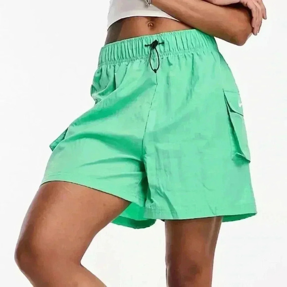 Nike Pants - NWT Women’s Nike loose fit high‎ rise shorts size XS